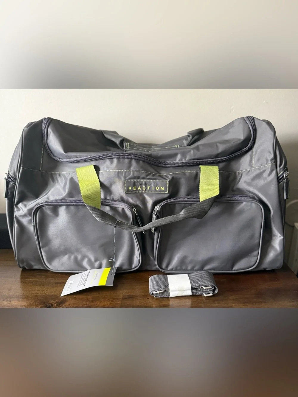 Kenneth Cole Reaction Duffle Large Gym Tote Gray Grey Bag Zipper Green Durable